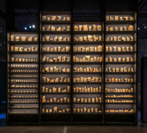 Tabuinhas da Biblioteca de Assurbanípal em exposição no Museu Britânico em 2018/19
